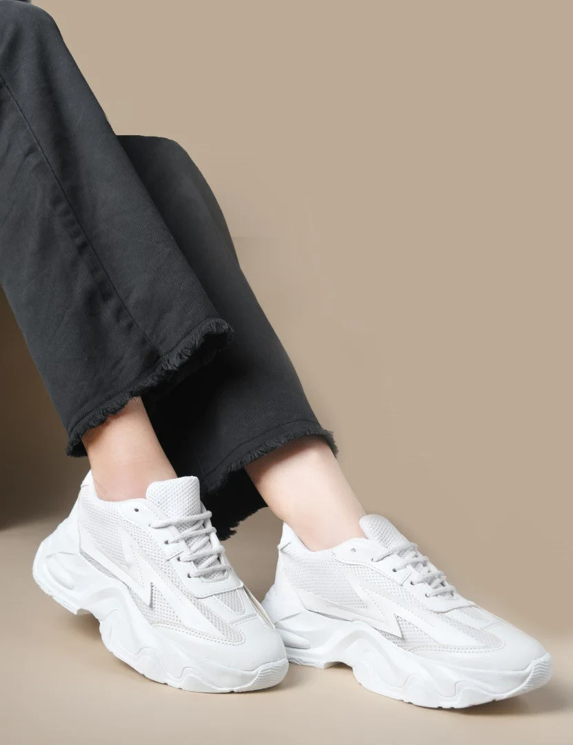 Chunky sole mesh sneakers with bold design