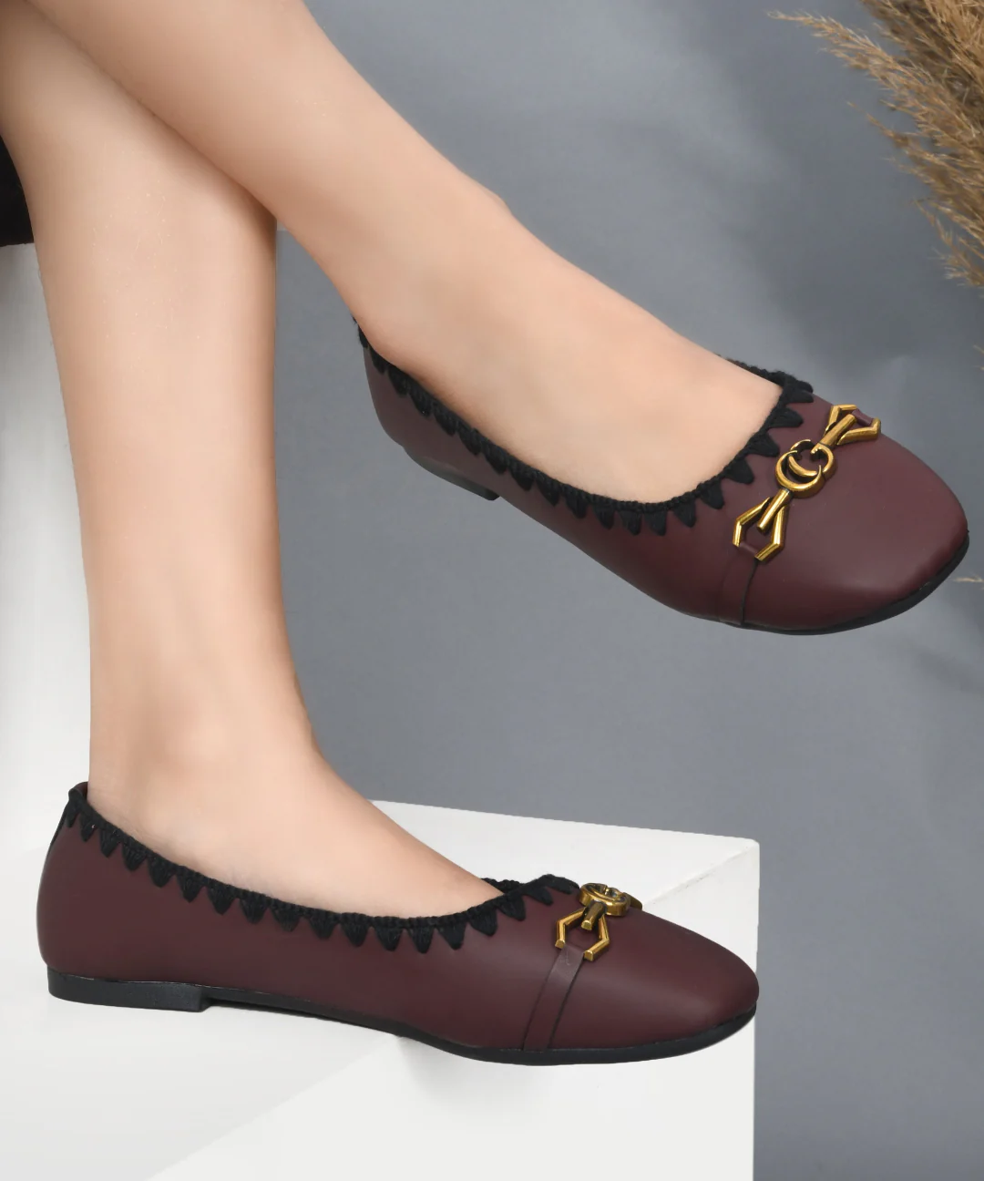 Comfortable Slip-On Loafers with Decorative Chain - Image 2